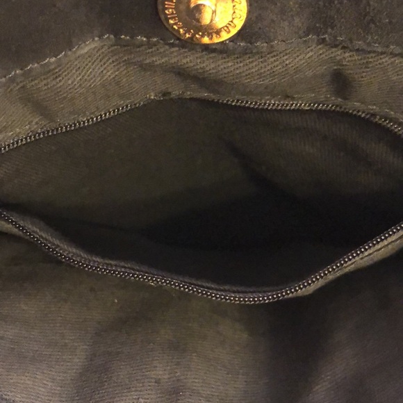 Suede black shoulder bag with snap close. - Picture 8 of 8